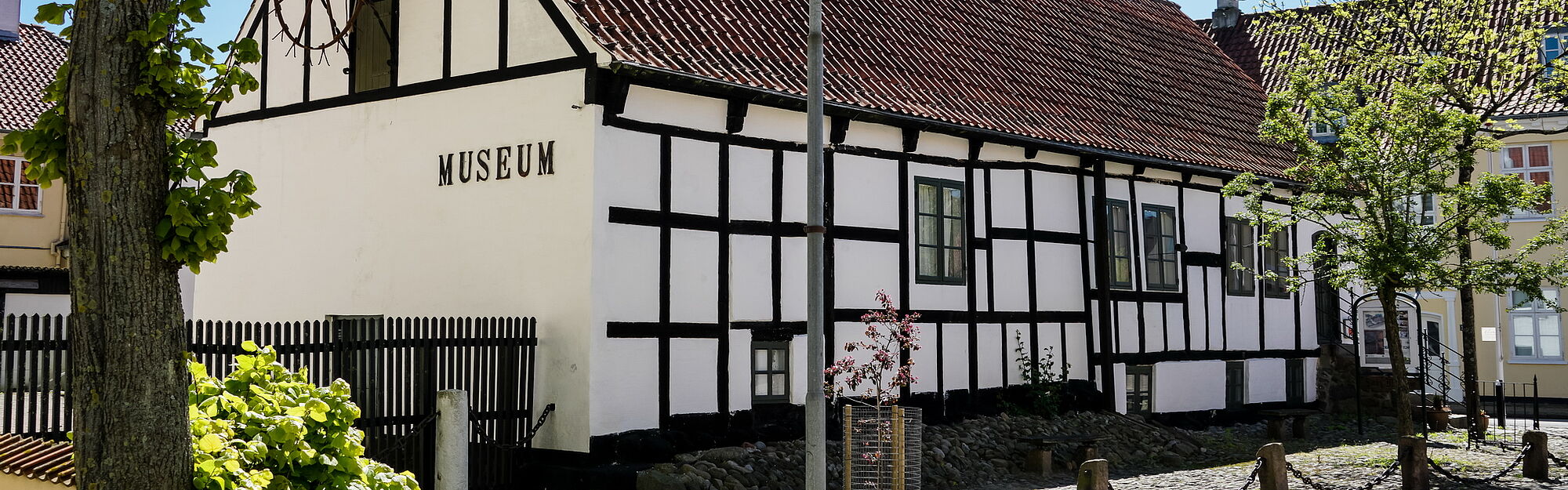 Se årsprogrammet her